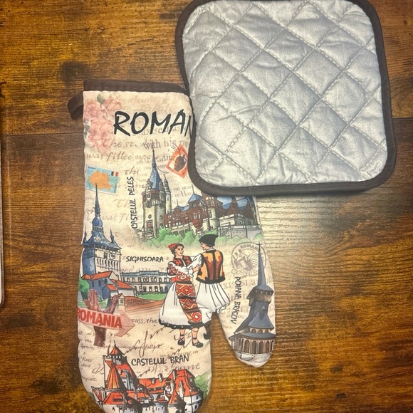 Romania Country Design Kitchen Potholders & Oven Mitt Set 2pcs New - Picture 6 of 8